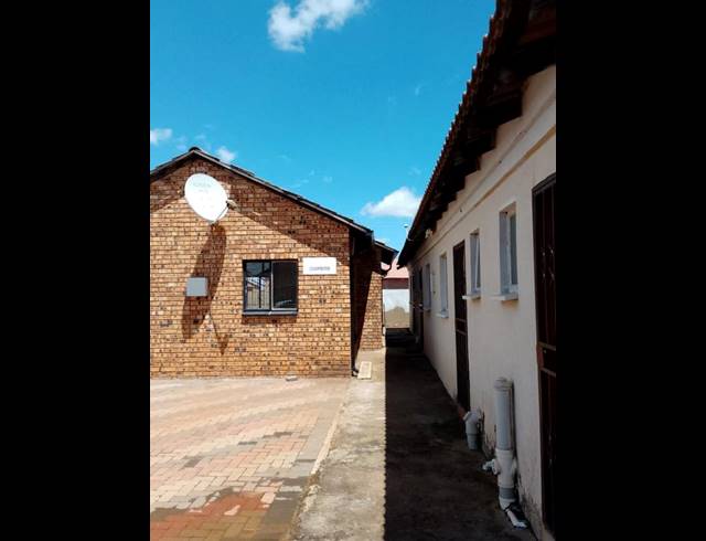 2 BEDROOM PROPERTY TO RENT IN PROTEA GLEN